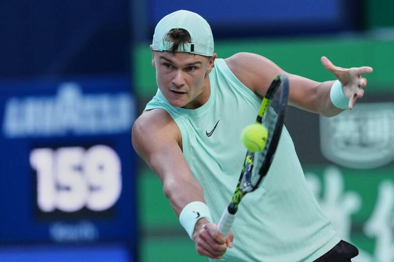 瑞典首都进, 吃力